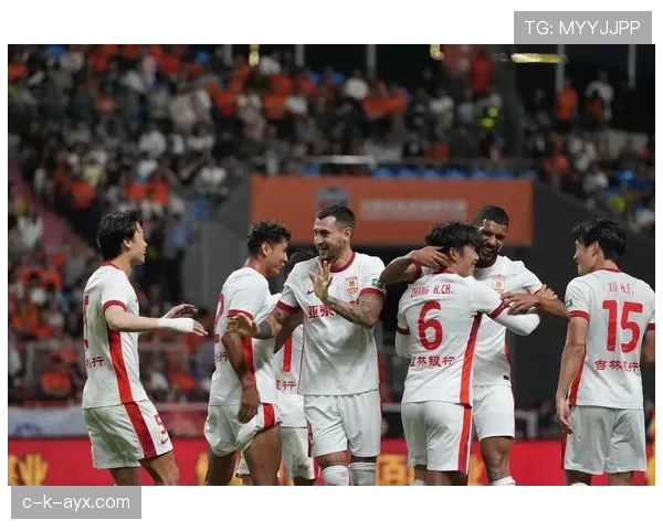 中超争冠白热化，多队上演积分榜激烈角逐