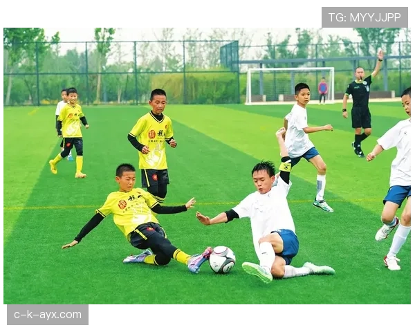 穆西亚拉绿茵场上演绎足球艺术，亮眼表现引关注