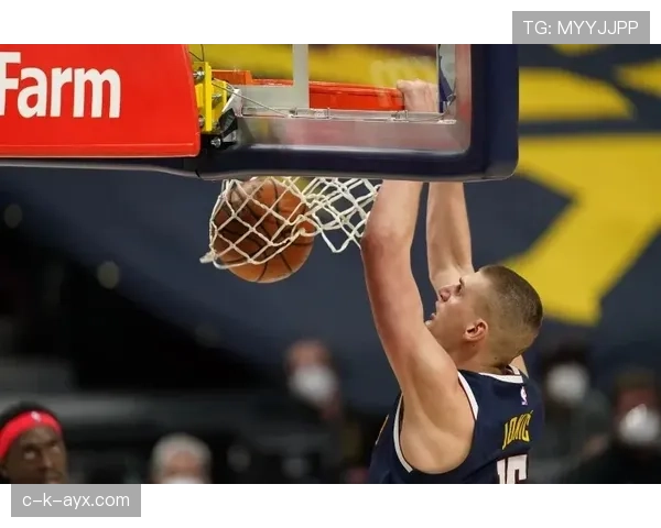 Vini冷静化解对手粗野犯规，球场智慧与风度赢得全场瞩目