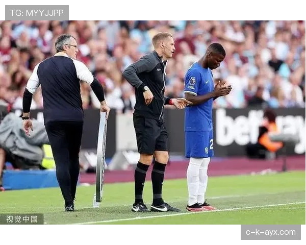 赖斯 vs 恩佐:组织与防守的中场差异 赖斯 vs 恩佐:组织与防守的中场差异